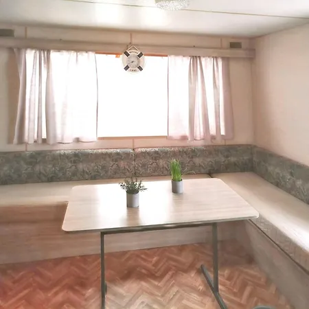 Prázdninový dům Chaleureux Au Grau-du-roi, 20 M², Avec Terrasse Le Grau-du-Roi